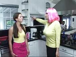 Bimbo chick- ն թույլ է տալիս ճաղատ կապտուկին ներթափանցել նրա խորշի մոտ