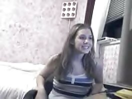 Busty chick- ն ստիպված էր կիսել BF- ի ձագը իր փոքրիկ խորթների հետ